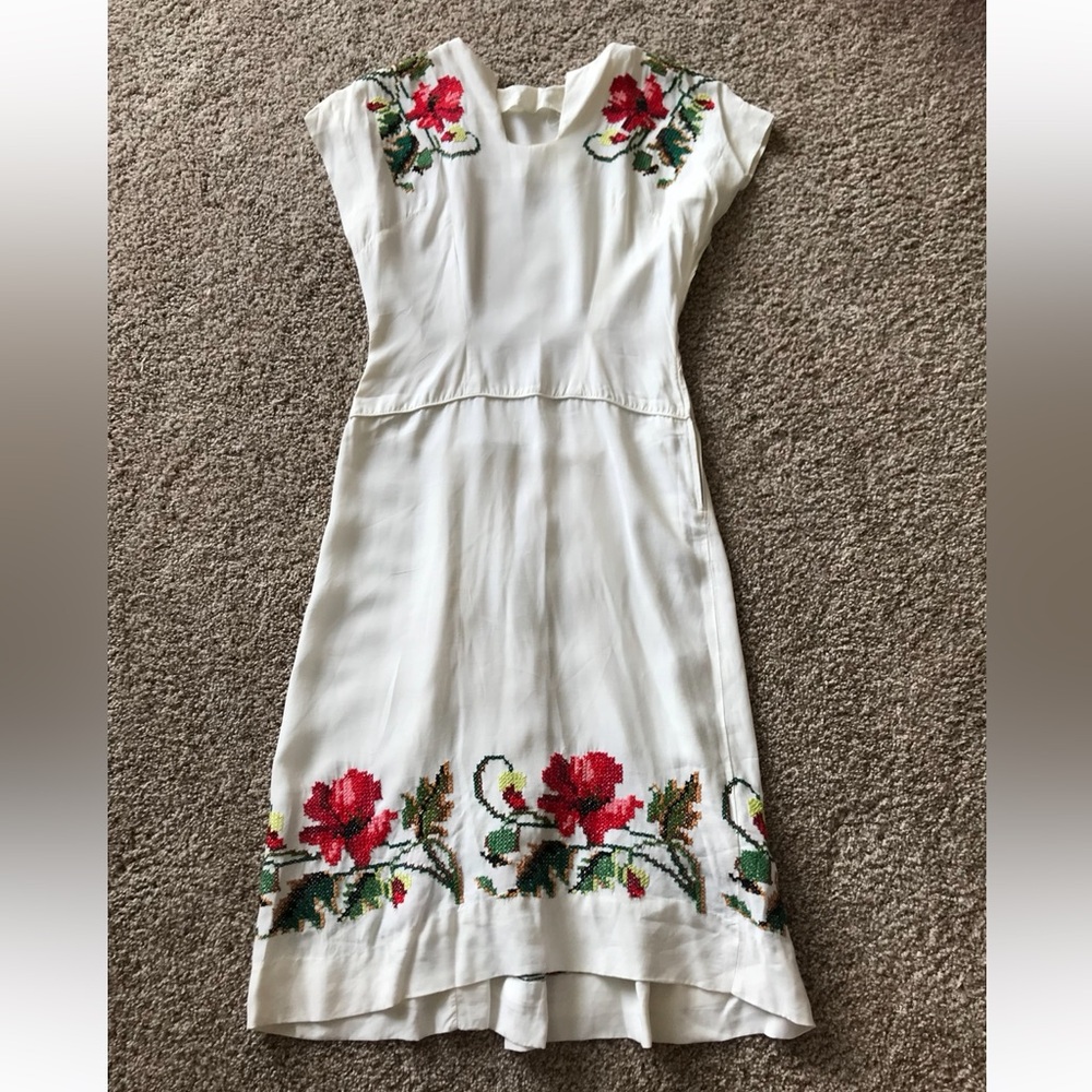 Vintage true 1930s 1940/ Floral Embroidered White Dress xs s